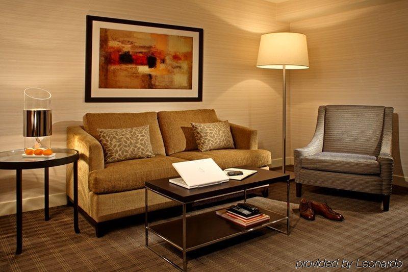Cambridge Suites Toronto Room photo