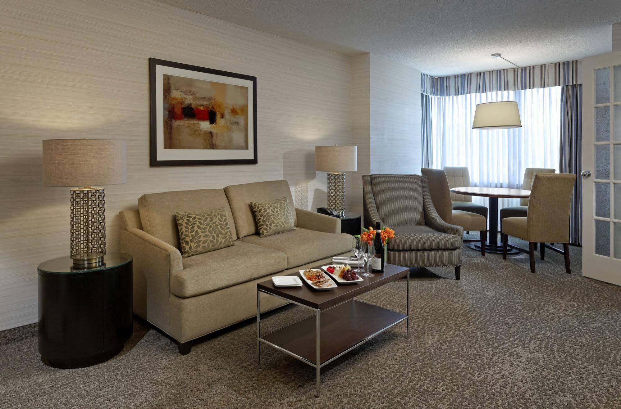 Cambridge Suites Toronto Exterior photo