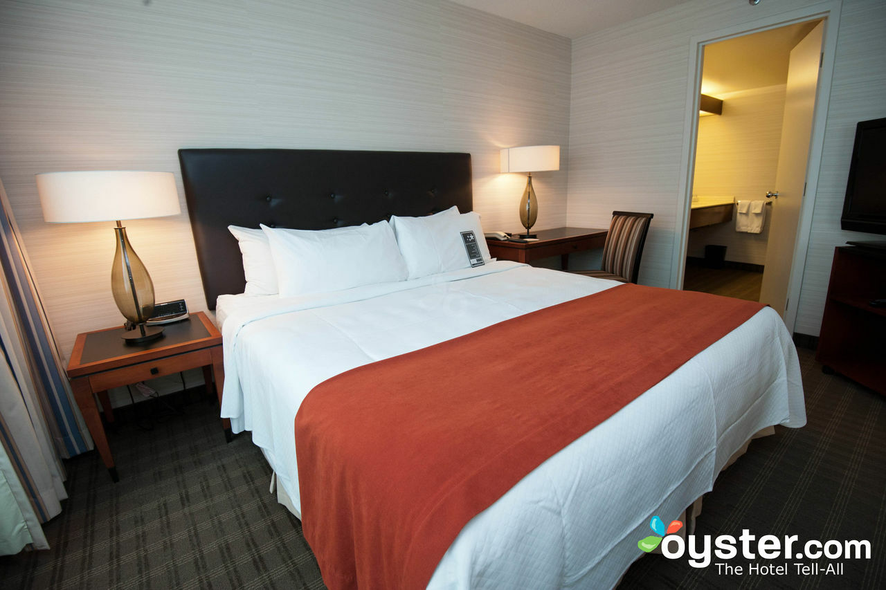 Cambridge Suites Toronto Exterior photo